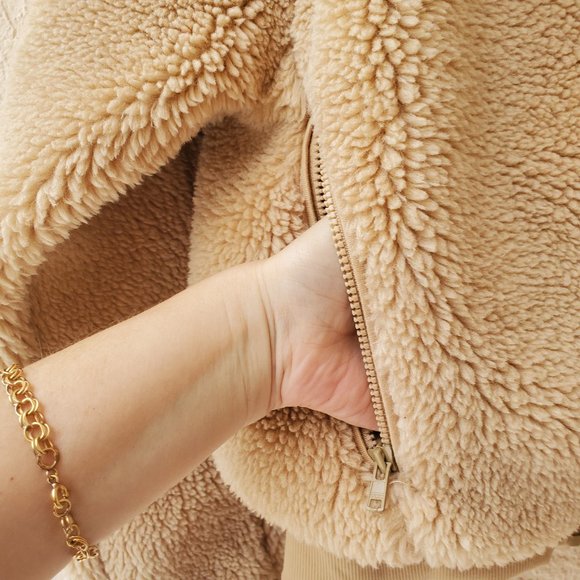 ALO Camel Faux Sherpa Snap Zip Closure Drop Shoulder Relaxed Fit Varsity Jacket - Picture 4 of 15